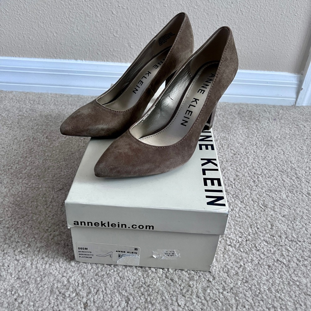 Anne Klein Tonia Suede Pointed Toe Block Heel‎ Pumps Taupe 6.5M